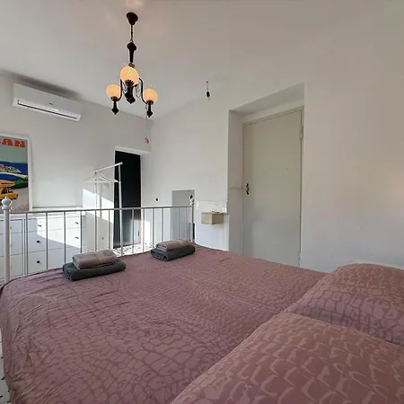 Teraca U Babe- In The Town Center *